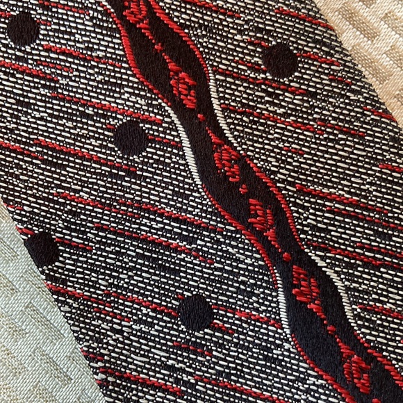 Vintage Manhattan Shirt Co., Men’s Skinny Tie -black, red and white - Picture 3 of 6